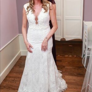 ivory lace wedding dress